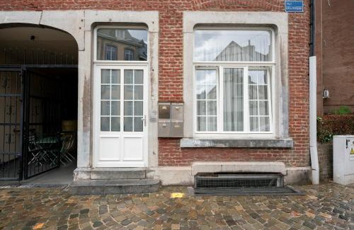 Spa House | Inviting Studio L'Épicurien: Family-Friendly Getaway