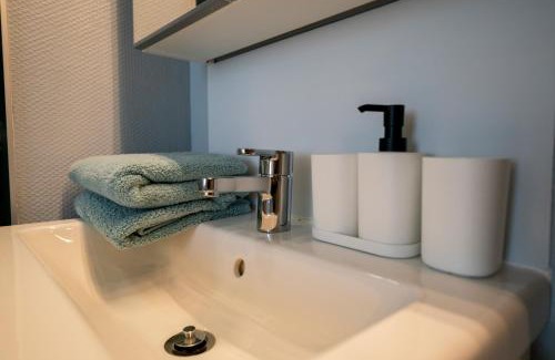 Spa House | Inviting Studio L'Épicurien: Family-Friendly Getaway