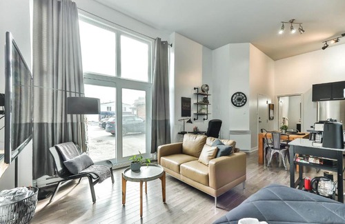 Gatineau Apartment | Industrial Studio with 12-Foot Ceilings - Pet Friendly Stay