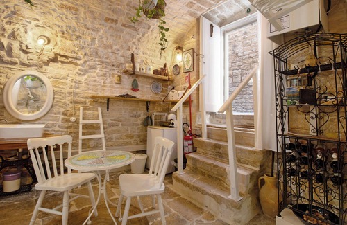 Giovinazzo House | Studio 'La Cantina' with Wi-Fi and Air Conditioning