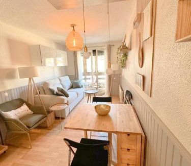 Pyrenees 2000 Apartment | Premier Studio La Poule au Pot: Ski-In, Family-Friendly Stay