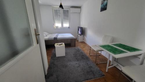 Bugojno Apartment | Budget-Friendly Studio Lamele with Self Check-In Access