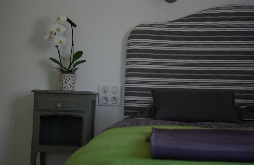 Mallemort Apartment | Modern Studio Lavender with Pool and Kitchen Amenities
