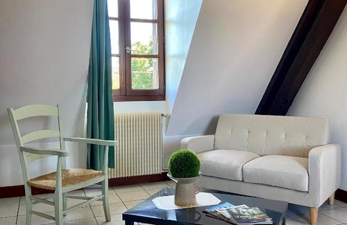 Pouligny-Notre-Dame Apartment | Oceanfront Studio Le Gachet - Guest Rated 8.9/10