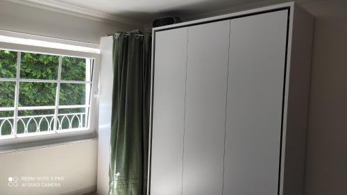 Lacuisine Apartment | Cozy Studio le Memagne: Child-Friendly and Highly Rated