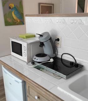 Lacuisine Apartment | Cozy Studio le Memagne: Child-Friendly and Highly Rated