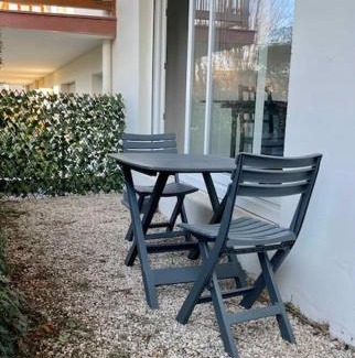 Houlgate Apartment | Charming Studio Le Pied à Mer: Guest Rated 9/10, Family-Friendly
