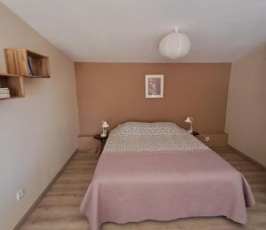 Manapany-les-Bains Apartment | Idyllic Studio le Ti coin with Ocean Views & Breakfast