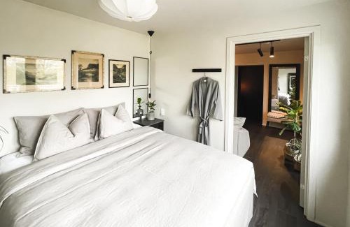 Sula Apartment | Newly Renovated Studio Apartment - 4-Star, Family-Friendly