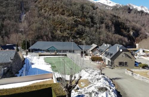 Gedre Apartment | Discover Studio les 3 Cirques: Guest Rated Comfort Awaits