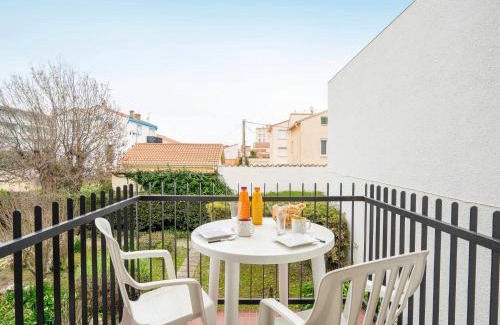La Jetee Apartment | Oceanview Retreat at Studio Les Amandiers by Interhome
