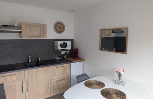 Sancourt Apartment | Inviting Studio Les Chambres de la Source - Milouin Awaits