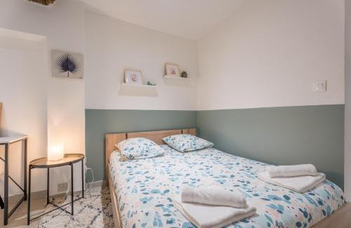 Chasselay Apartment | Budget-Friendly Studio Les Etoiles de Chasselay for Families