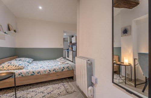 Chasselay Apartment | Budget-Friendly Studio Les Etoiles de Chasselay for Families