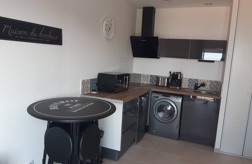Bravone Apartment | Oceanfront Studio les Pieds Dans L'eau with Pool & Breakfast