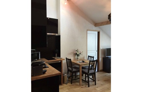 Bailly Apartment | Studio Lilas: Perfect Retreat for 4 with Lake Views
