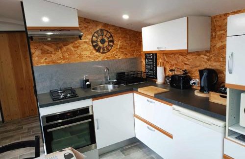Saint-Michel-Chef-Chef Apartment | Seaside Studio: Guest Rated 10/10, Family-Friendly Escape