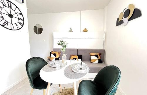 Romans-sur-Isere Apartment | Inviting Studio Lumière du Centre with Parking in Romans