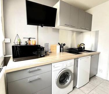 Romans-sur-Isere Apartment | Inviting Studio Lumière du Centre with Parking in Romans