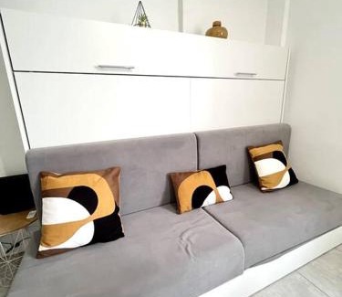 Romans-sur-Isere Apartment | Inviting Studio Lumière du Centre with Parking in Romans