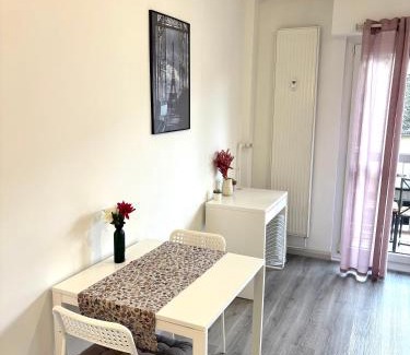 Cronenbourg Est Apartment | Cozy Studio in Historic Cronenbourg with Free Wi-Fi