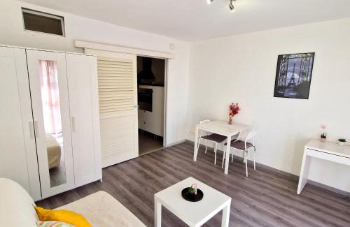 Cronenbourg Est Apartment | Cozy Studio in Historic Cronenbourg with Free Wi-Fi
