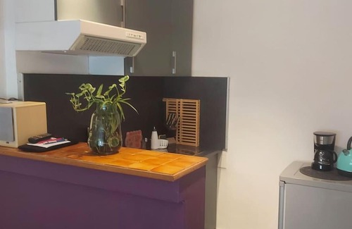 Orangerie Apartment | Bright Studio Retreat - Child-Friendly & Guest Rated 8.6