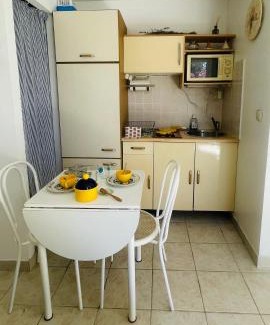 Peyruis Apartment | Bright Studio "Judée" – Guest Rated 8.5/10 for Comfort
