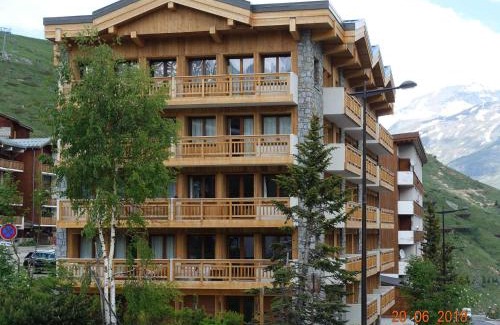Les Almes Apartment | Bright Studio Near Slopes with WiFi and Western View
