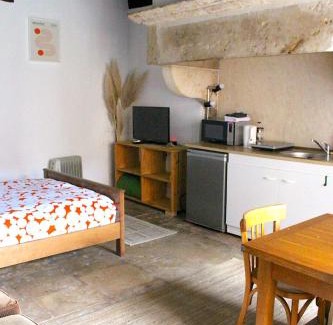 Gray Apartment | Family-Friendly Getaway at Studio Mésange - Rated 7.5/10
