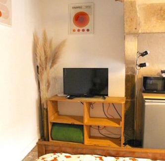 Gray Apartment | Family-Friendly Getaway at Studio Mésange - Rated 7.5/10