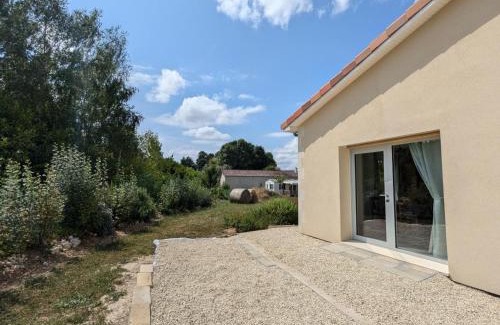 Baignes-Sainte-Radegonde Apartment | Studio moderne avec terrasse, parking et WIFI - FR-1-653-262