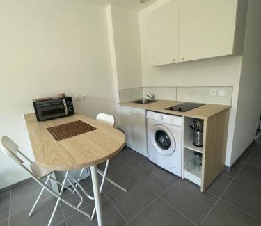 Saint-Etienne-du-Rouvray Apartment | Cozy Studio Meuble Kenaya with 9.3/10 Guest Rating
