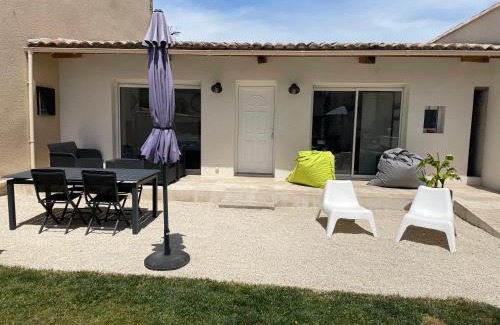 Sainte-Cecile-les-Vignes House | Modern Studio Near Village Center with Pool - Rated 9.5/10