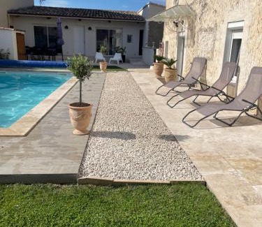 Sainte-Cecile-les-Vignes House | Modern Studio Near Village Center with Pool - Rated 9.5/10