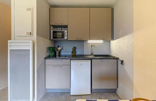 Carnac Apartment | Oceanfront Studio Maison Port En Dro-5 for Family Getaways