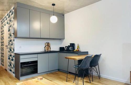 Gliwice Apartment | Studio Mango: Relaxing Patio & Child-Friendly Space