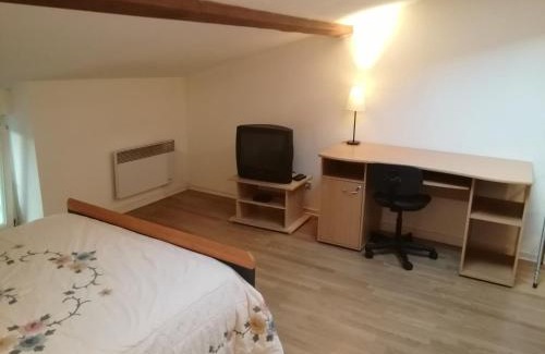Oyonnax Apartment | Cozy Studio Mansardé in Oyonnax – Family Friendly Retreat