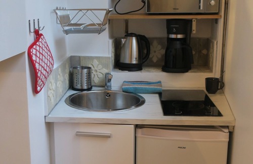 Quartier de la Roquette Apartment | Inviting Studio Marais Ménilmontant with Breakfast Included