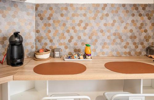 Lezignan-Corbieres Apartment | Cozy Studio Marceau: Wifi & Breakfast in City Center