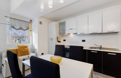 Muhlbach Apartment | Studio 'Maria Beatrice Giallo' with Lake View and Wi-Fi