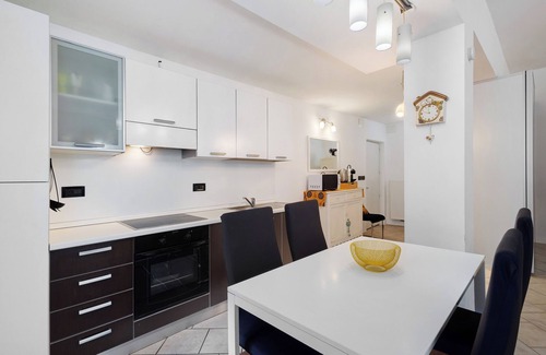 Muhlbach Apartment | Studio 'Maria Beatrice Giallo' with Lake View and Wi-Fi