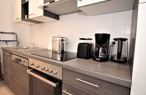 Meidling Apartment | Guest Rated Studio Meidling: Spa & Kitchen Amenities