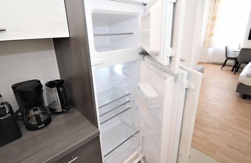 Meidling Apartment | Guest Rated Studio Meidling: Spa & Kitchen Amenities