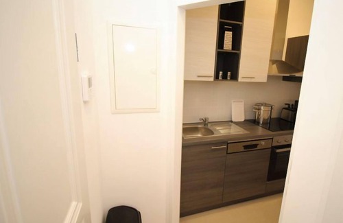Meidling Apartment | Guest Rated Studio Meidling: Spa & Kitchen Amenities