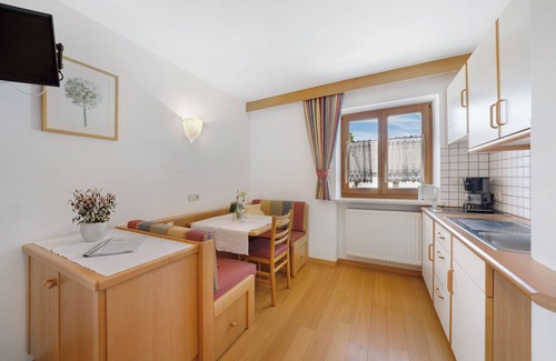 Salonetto Apartment | Cozy Apartment "Meran" with Mountain View & Garden Retreat