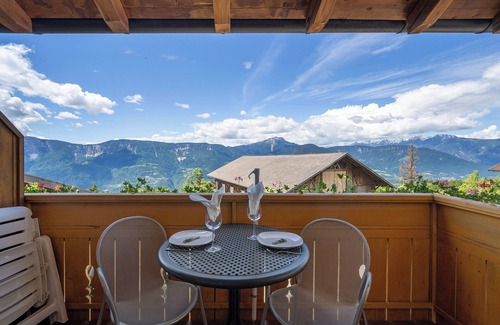 Salonetto Apartment | Cozy Apartment "Meran" with Mountain View & Garden Retreat