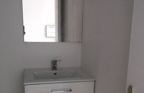 Saint-Charles du Port Apartment | Cozy 25m² Studio with Kitchen for Family Comfort