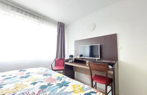 Idron Apartment | Conveniently Located Studio with Parking and Dining Options