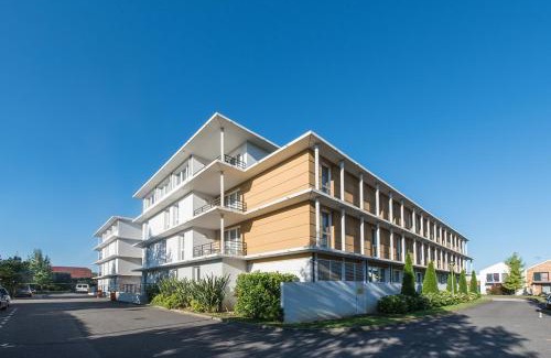 Idron Apartment | Conveniently Located Studio with Parking and Dining Options